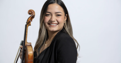 Violinist Gabriela Lara